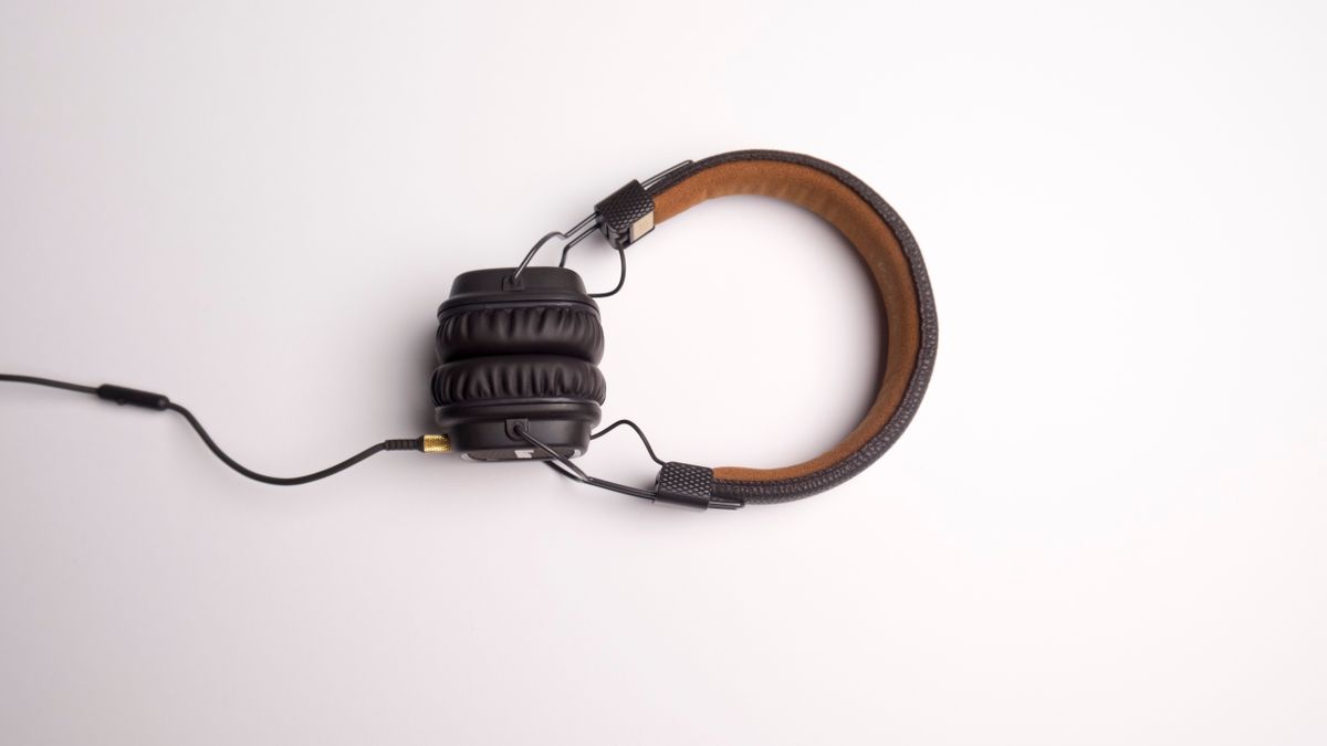 Microphone and headphones on a desk for clear calls